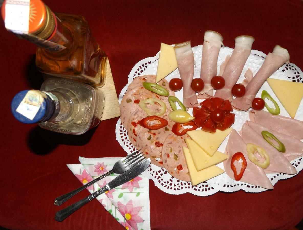 Opusztaszeri Mozes Vendeghaz酒店 外观 照片